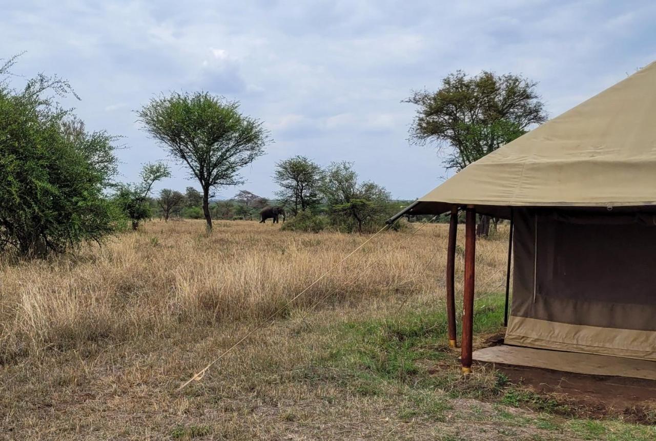 Hotel Zawadi Camp Serengeti Esterno foto