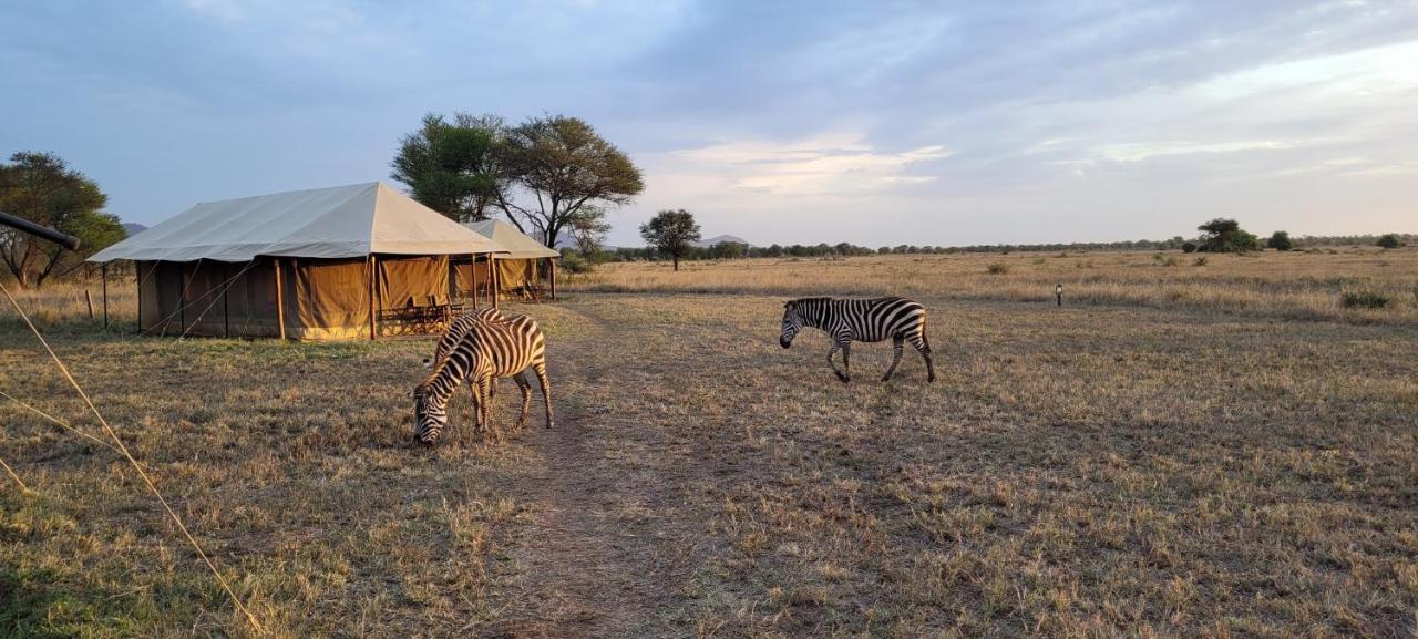 Hotel Zawadi Camp Serengeti Esterno foto