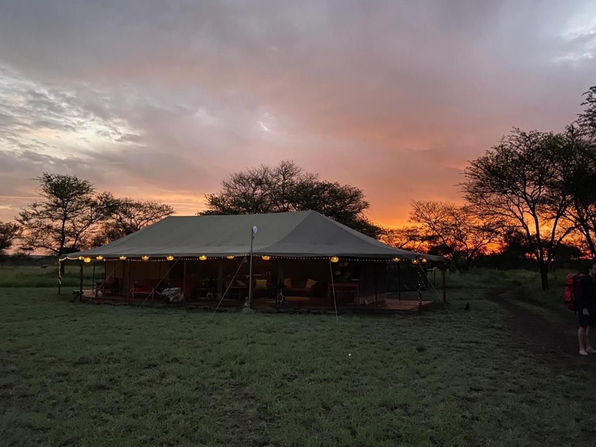 Hotel Zawadi Camp Serengeti Esterno foto